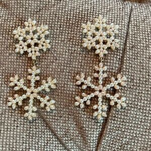 Pearl Snowflake earrings!!
